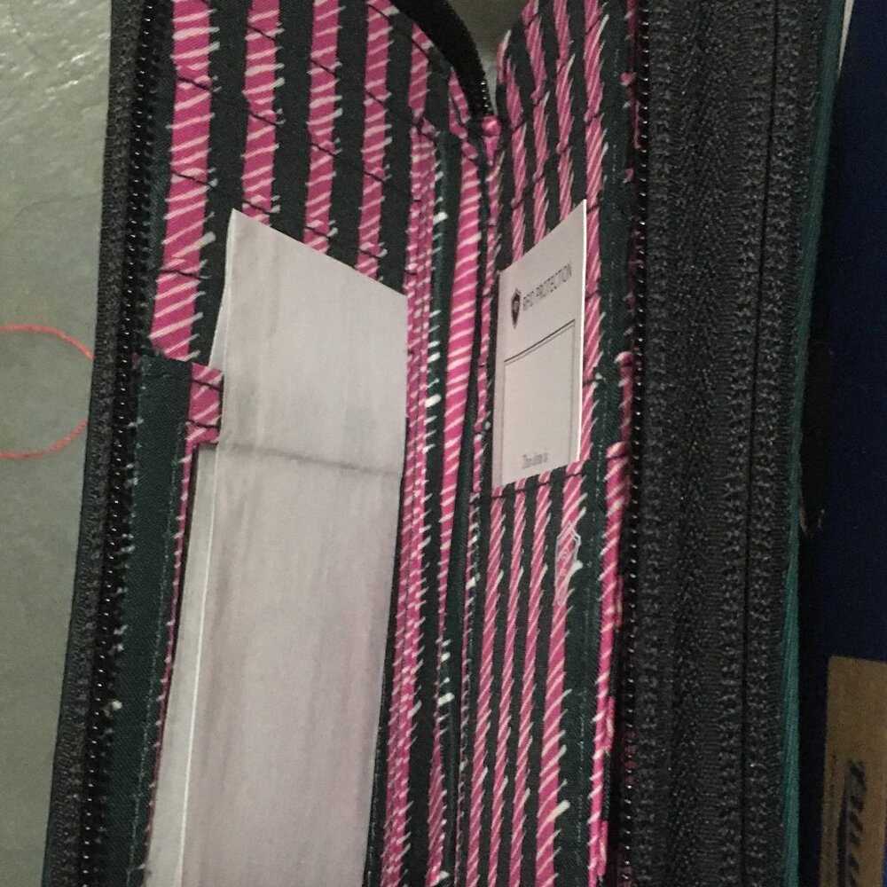 Vera Bradley Midtown RFID All in One Crossbody - Picture 4 of 7